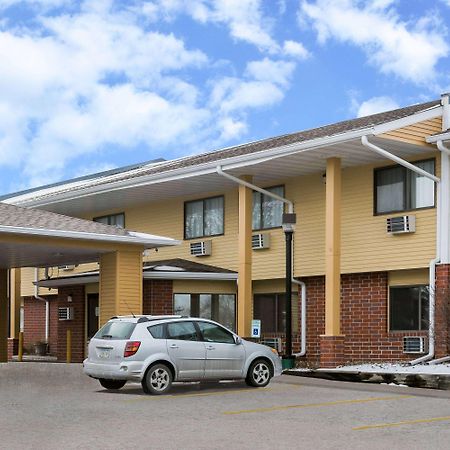 Super 8 By Wyndham Urbandale/Des Moines Area Motel Exterior foto
